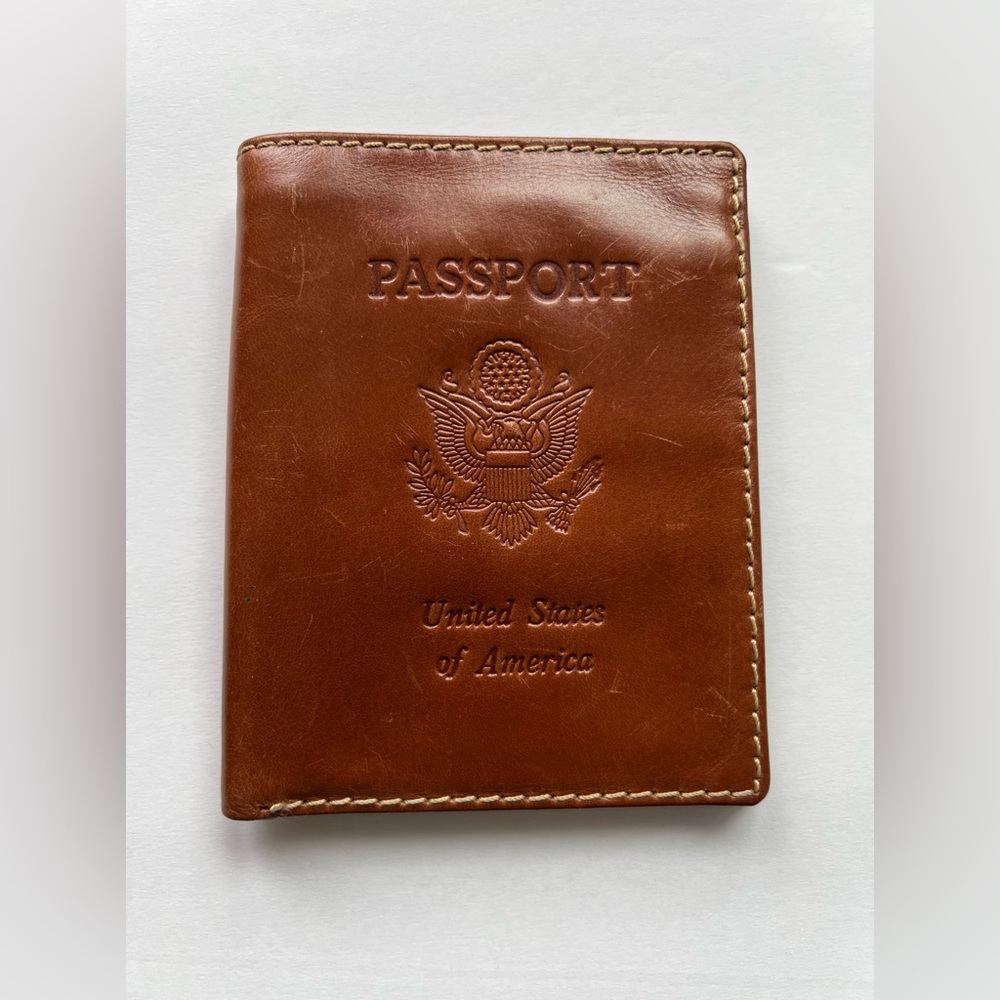 Fossil Brand Genuine Leather USA Passport Wallet Brown IDCard Billfold Slots